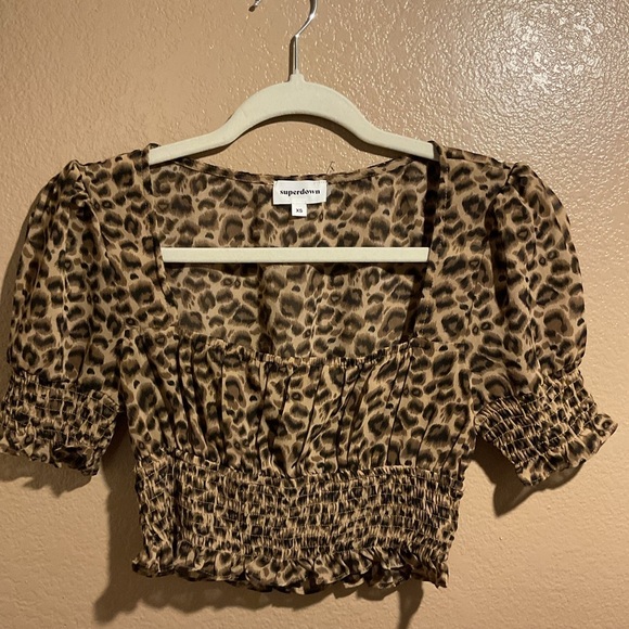 Superdown Revolve Cheetah Milkmaid Cropped Puff Sleeve Top XS A1 - Picture 1 of 3